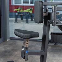 A618 Разведение рук сидя (задние дельты, спина)